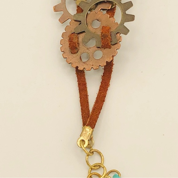 Steampunk gears and suede bracelet - Picture 6 of 10